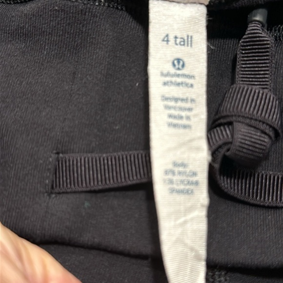 Lululemon Pocket Cuff Shorts - Picture 5 of 8